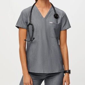 FIGS Catarina One-Pocket Scrub Top in Graphite GUC Size M